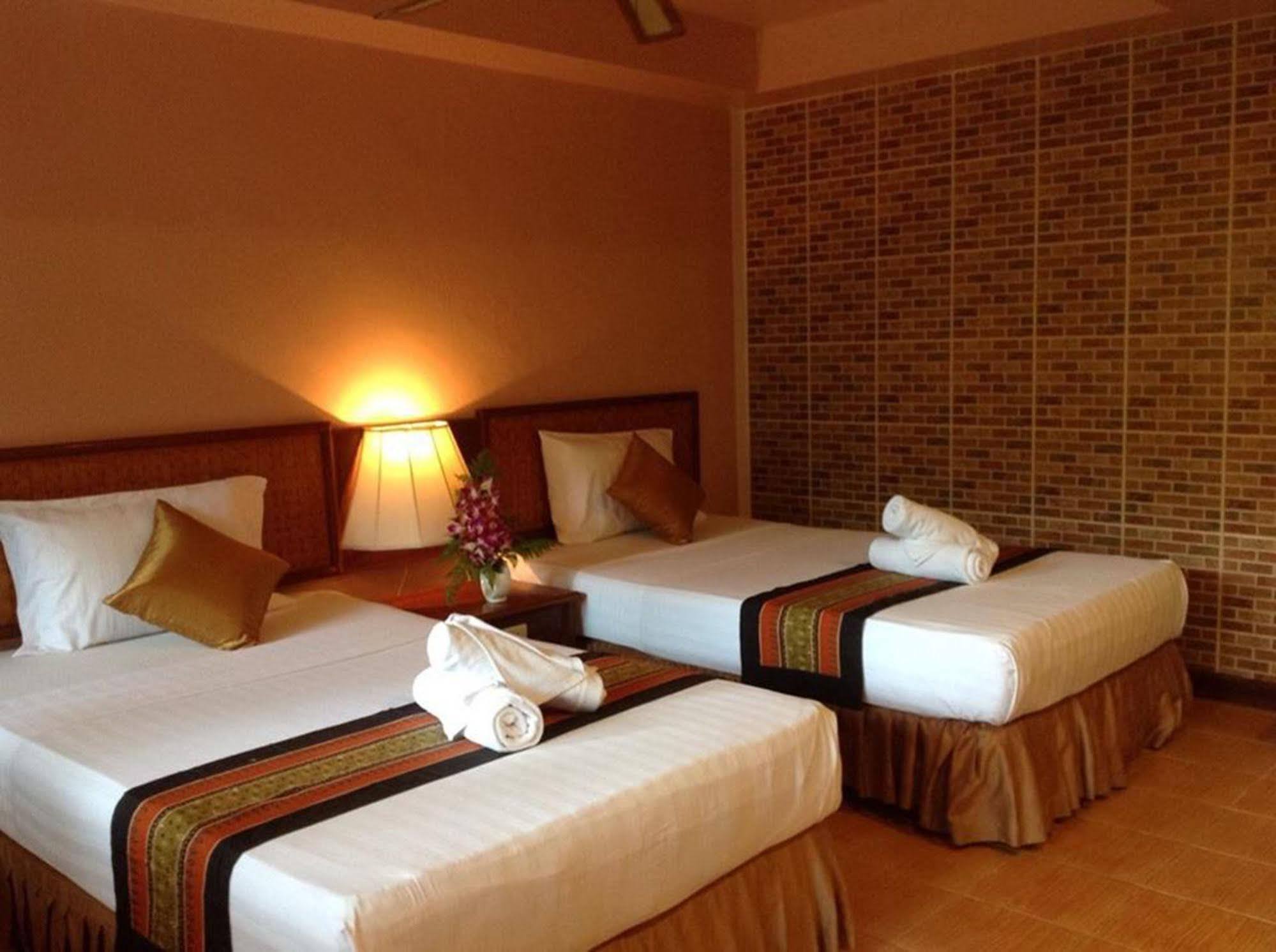 Inter House Hotel Bãi biển Kata Ngoại thất bức ảnh